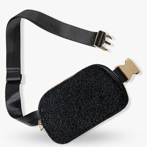 Citrusy boutique Beltbag black with gold zipper new fleece